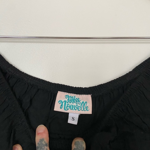 Crop top with pom Pom details, size small - Picture 2 of 2